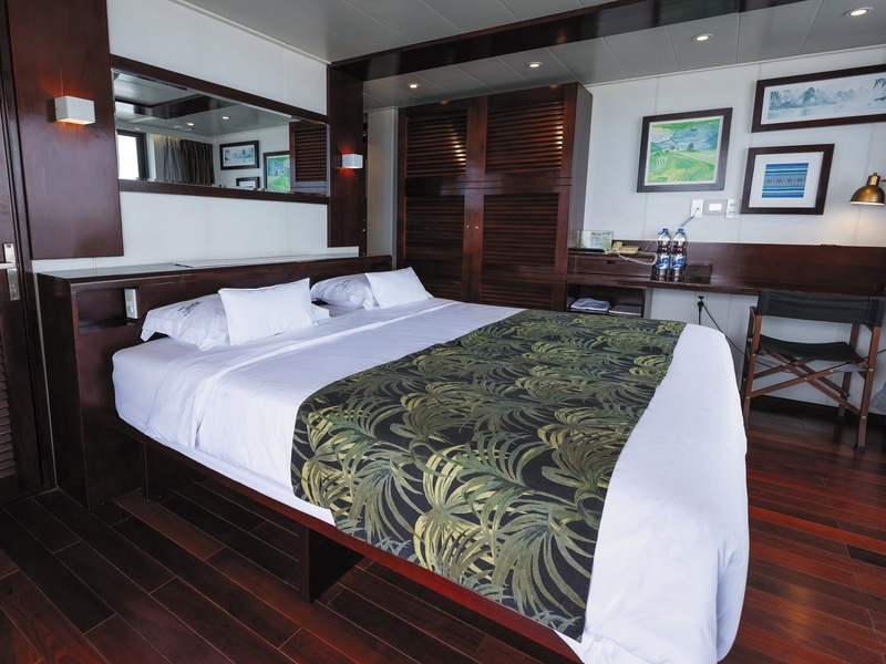 Upper Deck: Twin Room with 1 Spare Bed